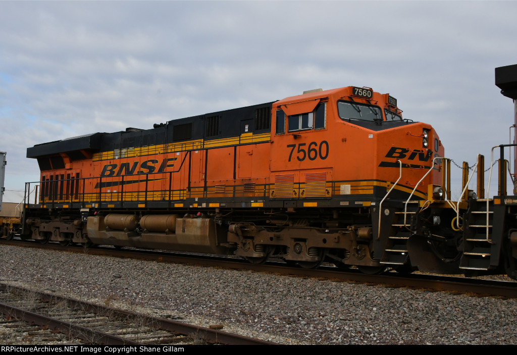 BNSF 7560